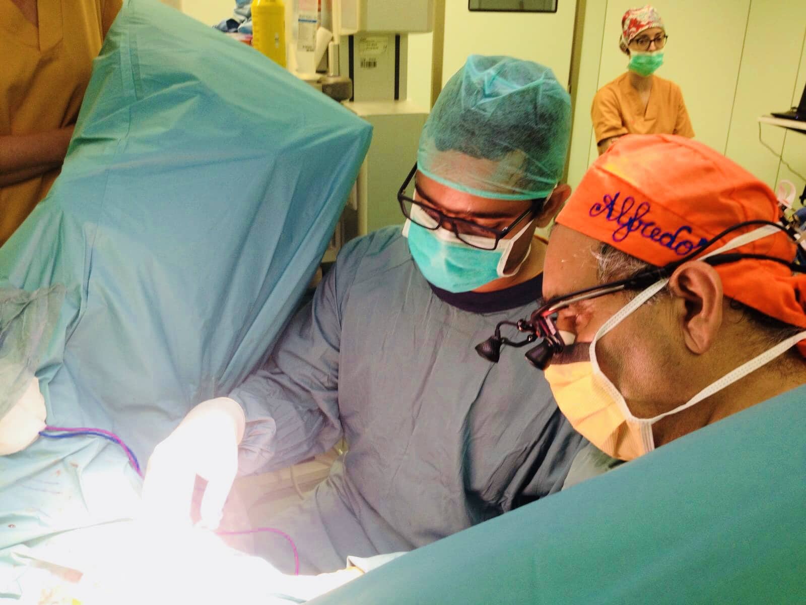 Dr. Mario Herrera En Cirugia